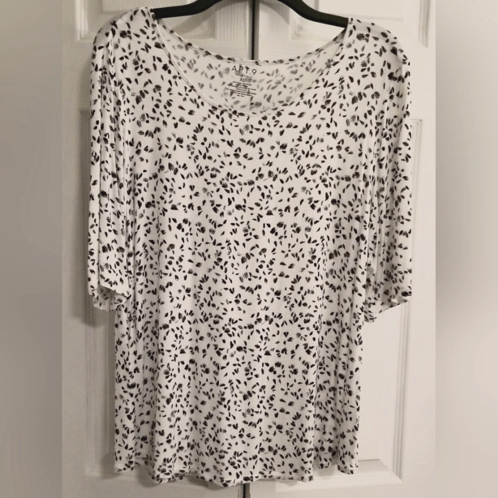 🌴 2/$20 - APT 9 SHORT SLEEVED BLACK & GRAY SCATTER PRINT ON WHITE TOP-XL (L?)